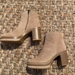 Steve Madden SHANIYA SAND SUEDE booties size 8.5